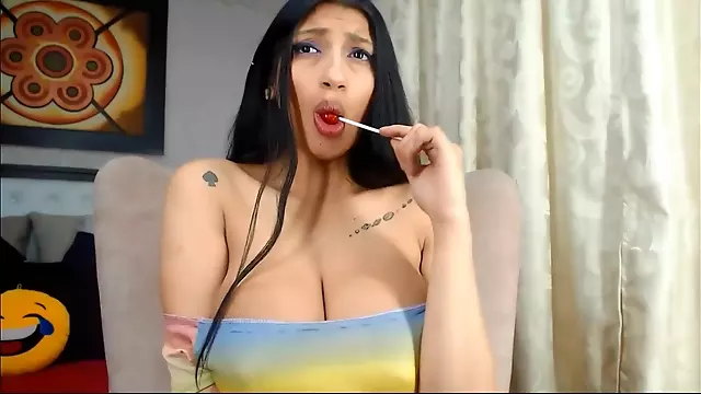 Exotic babe sensual webcam show