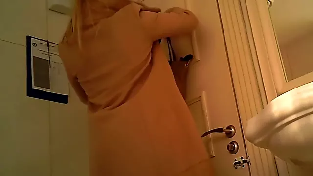 Sneaky filming of girlfriend's orgasm